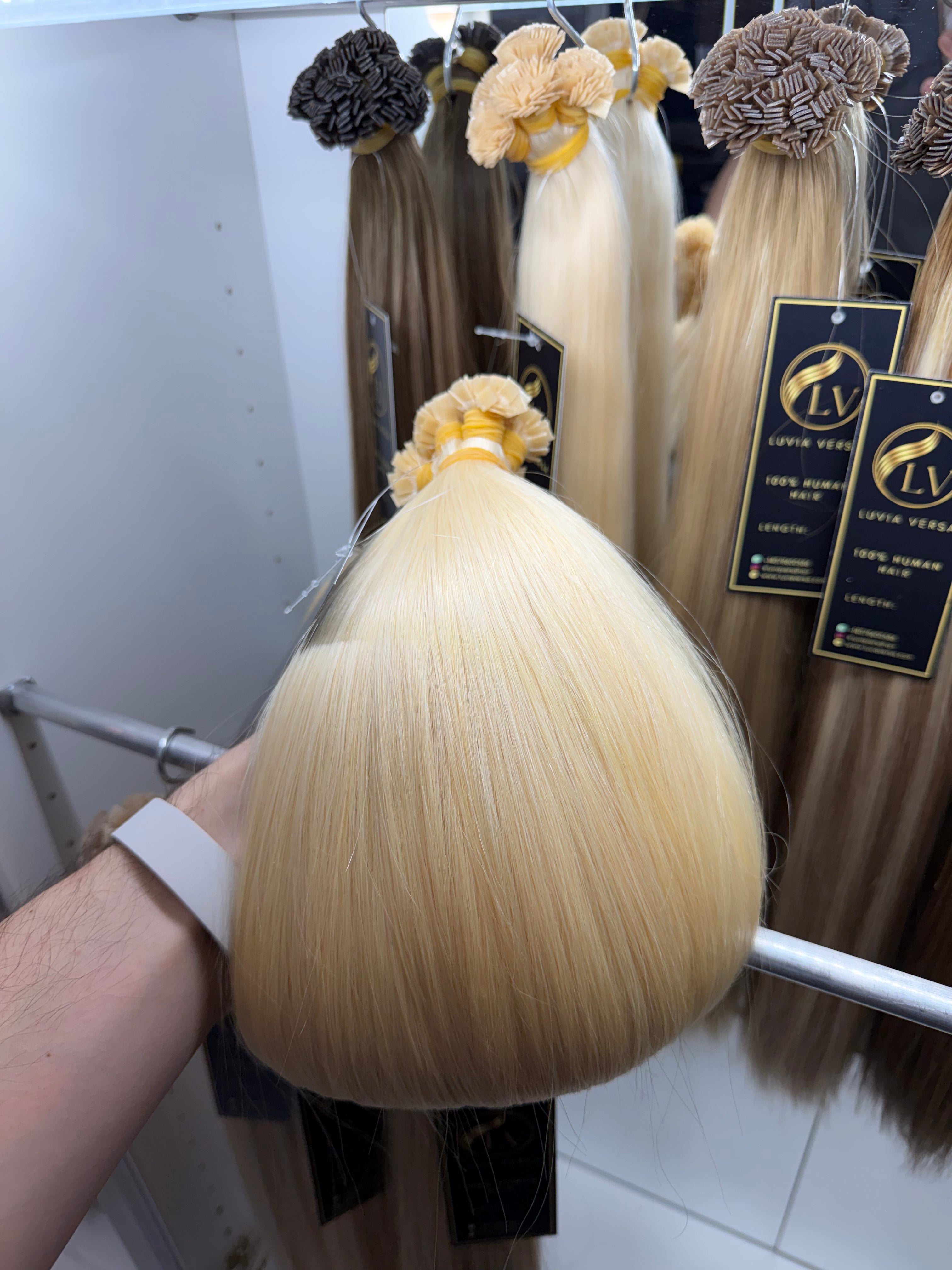 Color #22 (25 gram bundle, 28-32 pieces)