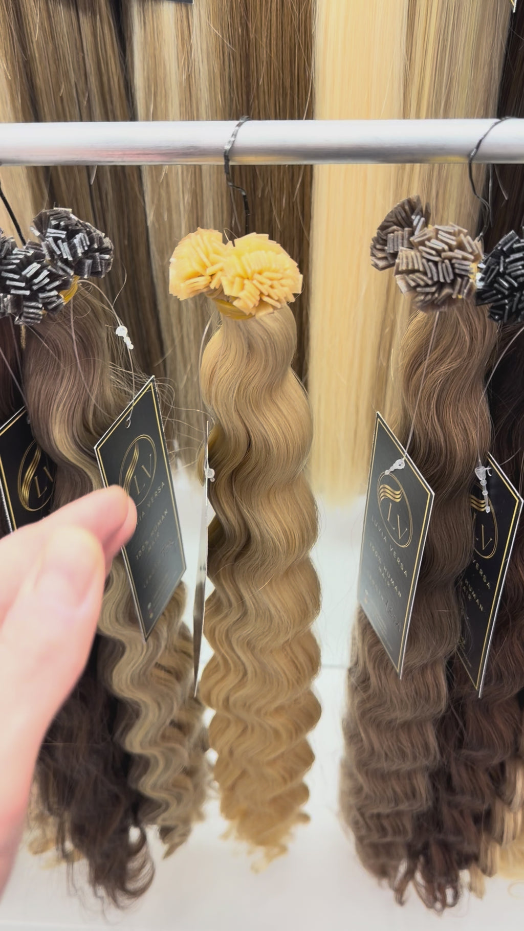 Color #22 (25 gram bundle, 28-32 pieces)